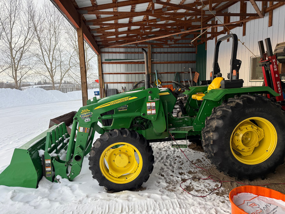 2014 John Deere 5075E Tractor