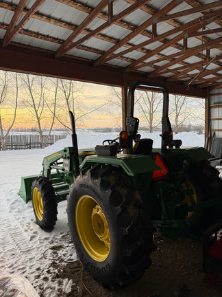 2014 John Deere 5075E Tractor