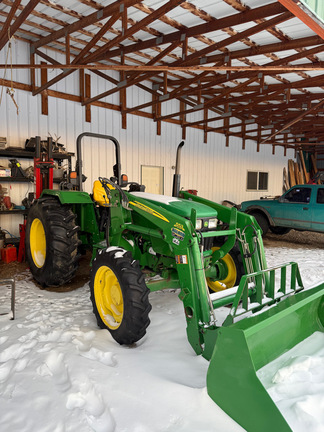 2014 John Deere 5075E Tractor