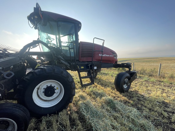 2018 MacDon M1170 Windrower