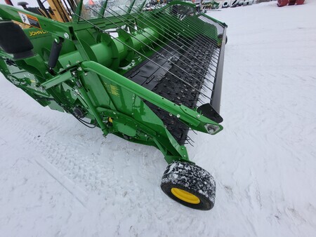 2017 John Deere 615P Header Combine