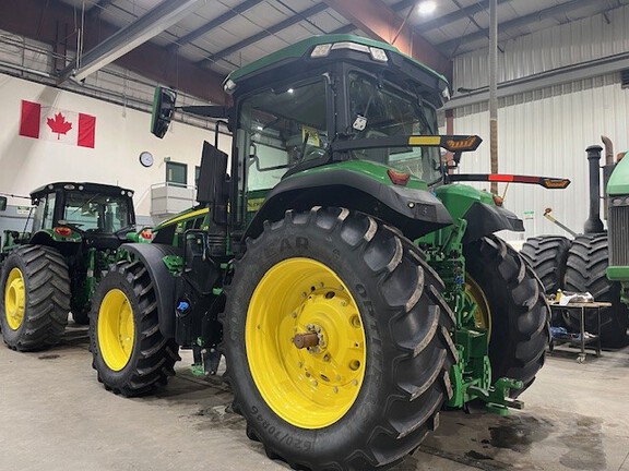 2022 John Deere 7R 230 Tractor