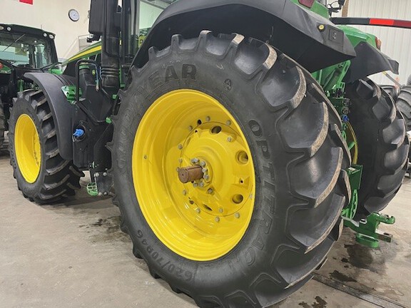 2022 John Deere 7R 230 Tractor