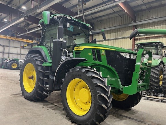 2022 John Deere 7R 230 Tractor