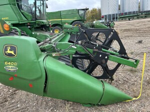 2014 John Deere 640D Header Combine