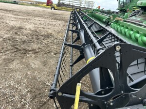 2014 John Deere 635D Header Combine