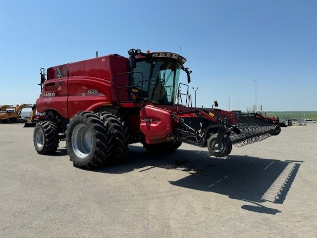 2023 Case 8250 Combine