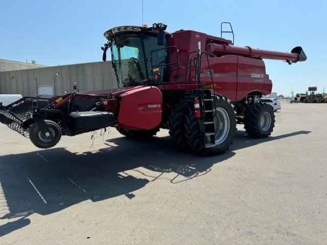 2023 Case 8250 Combine