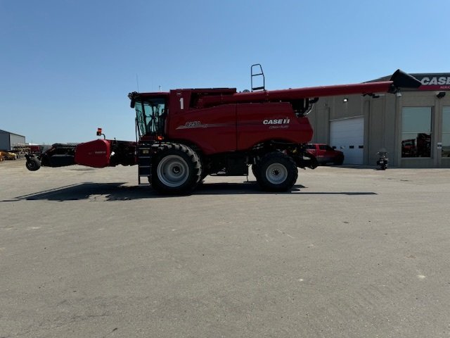 2023 Case 8250 Combine