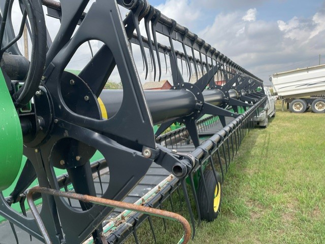 2007 John Deere 930D Header Combine