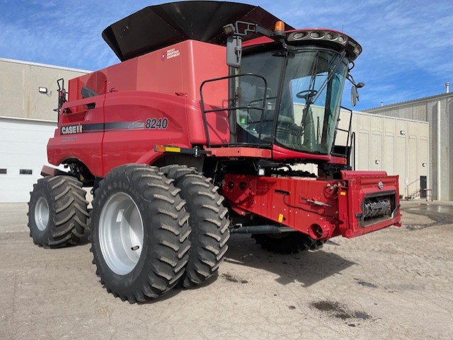 2016 Case 8240 Combine