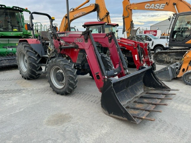 2009 Case FARM95U Tractor