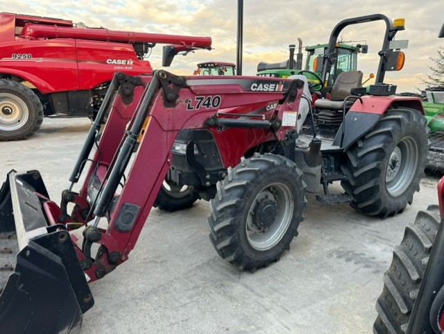 2009 Case FARM95U Tractor