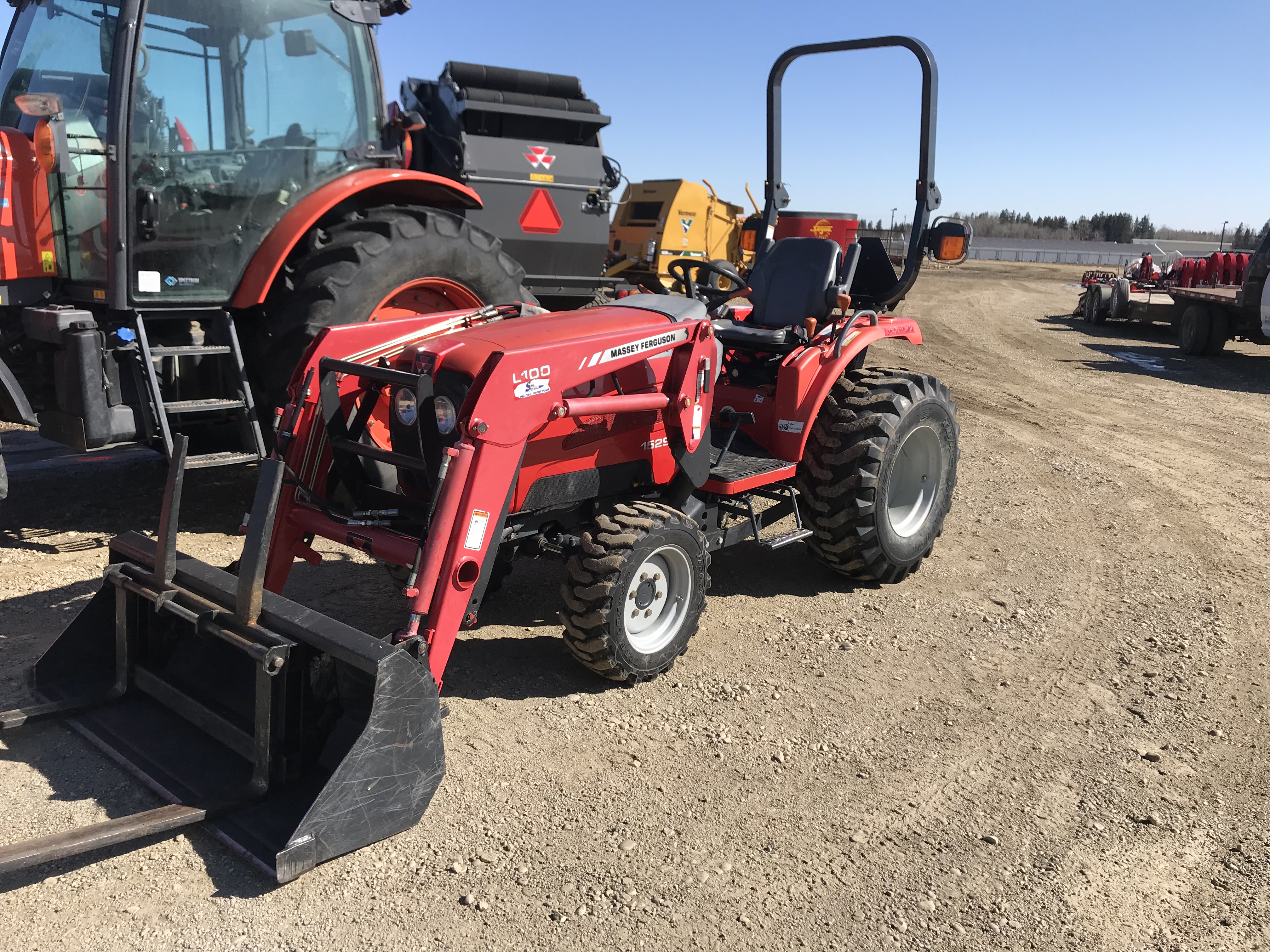 2008 Massey Ferguson MF1529H Tractor