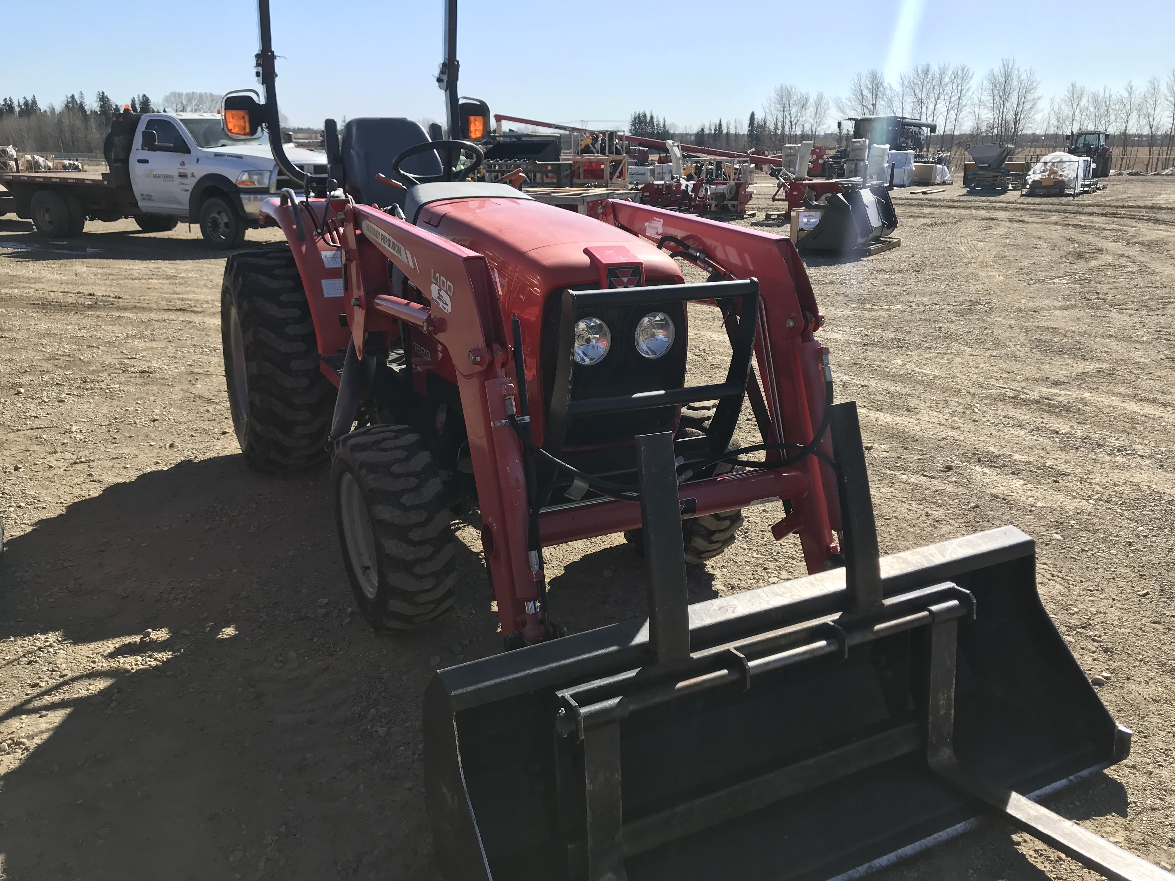 2008 Massey Ferguson MF1529H Tractor