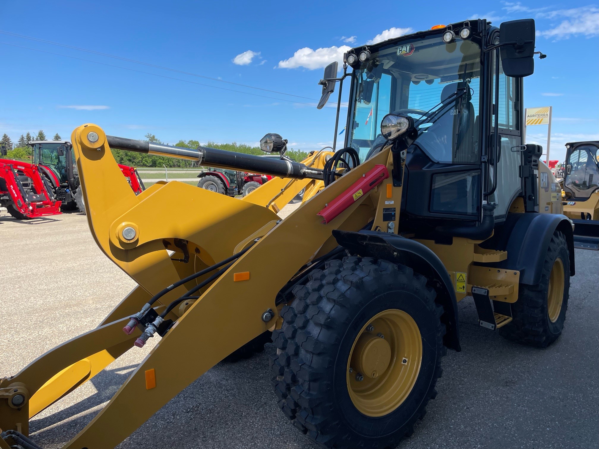 2023 Caterpillar 908 Compact Utility Loader