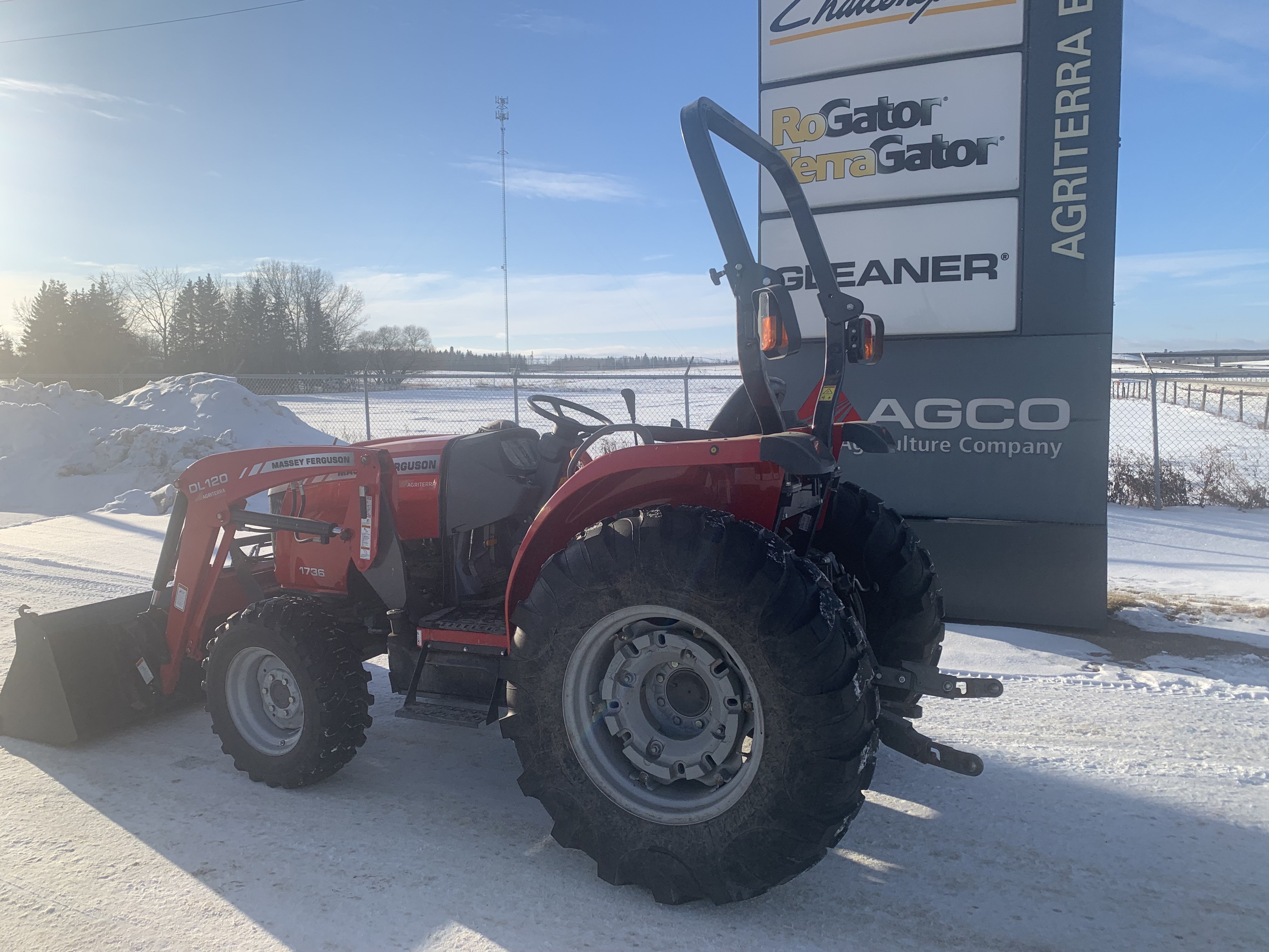 2014 Massey Ferguson 1736HL Tractor Compact