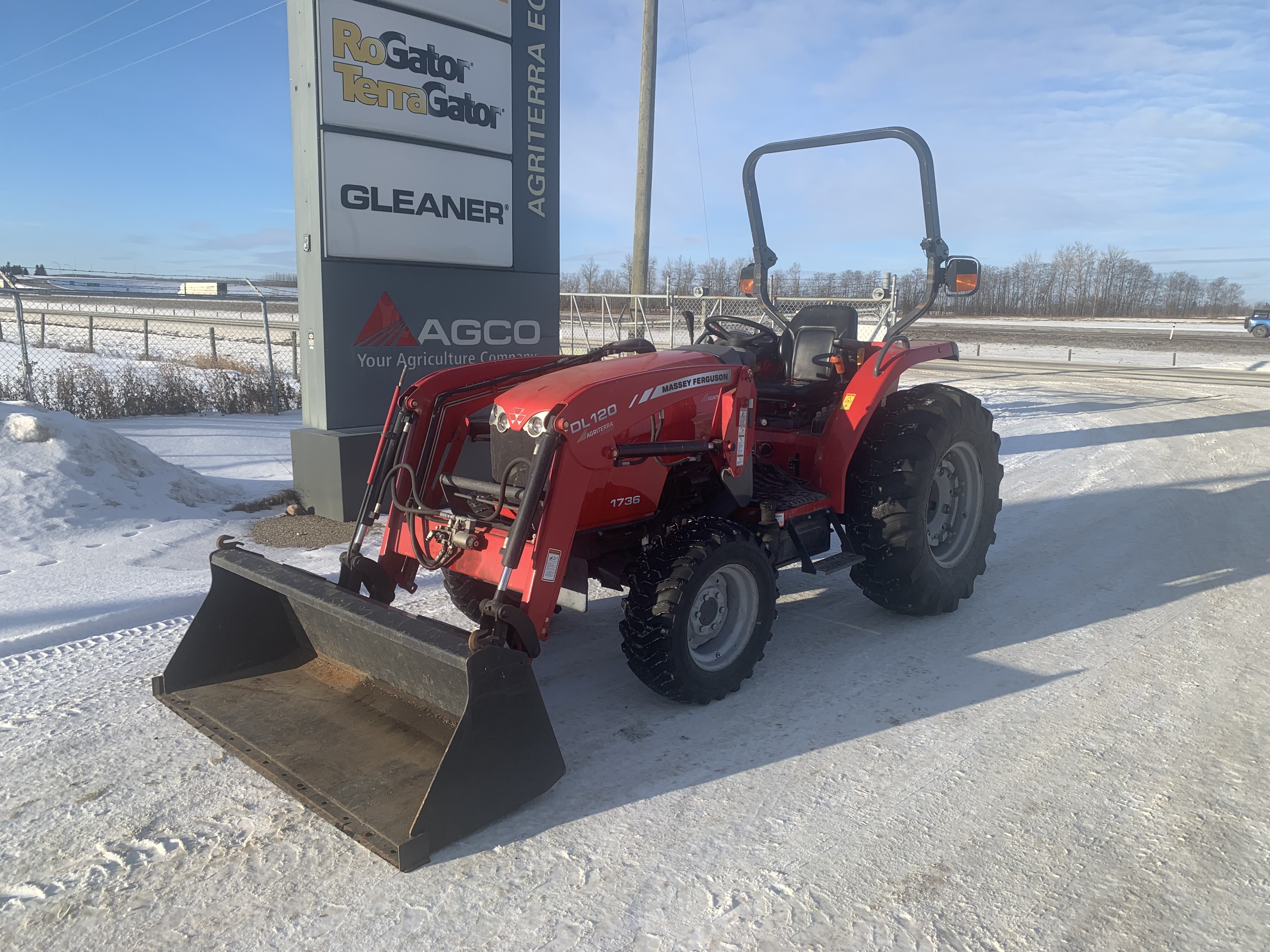 2014 Massey Ferguson 1736HL Tractor Compact