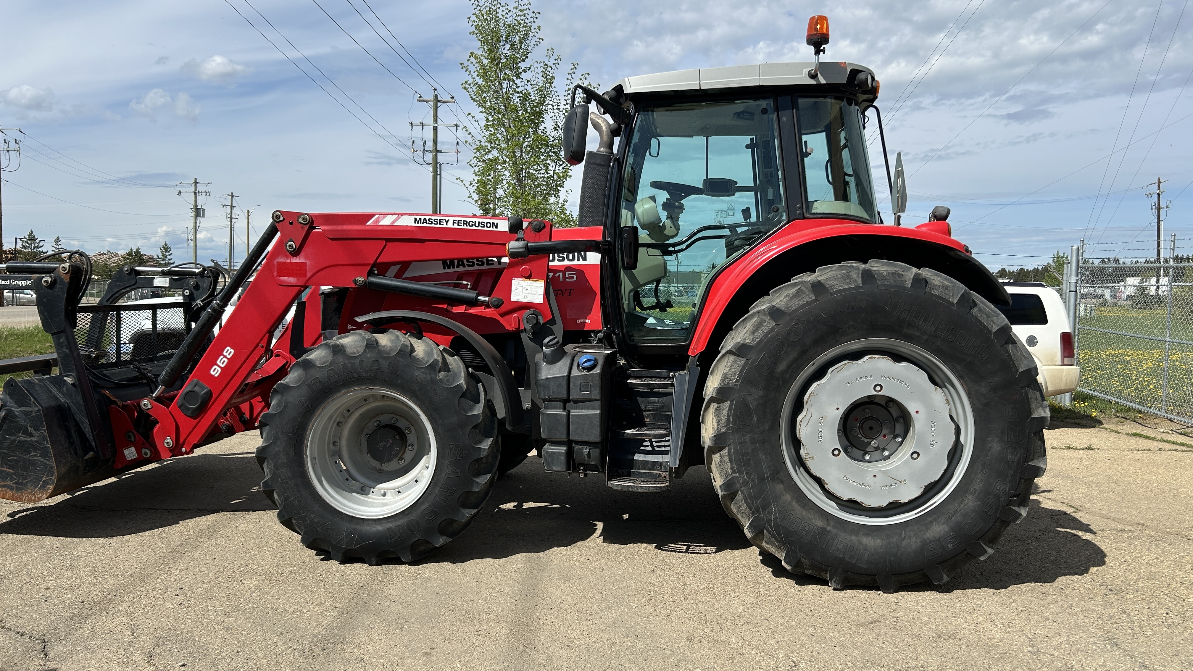 2016 Massey Ferguson 7715 Tractor Loader