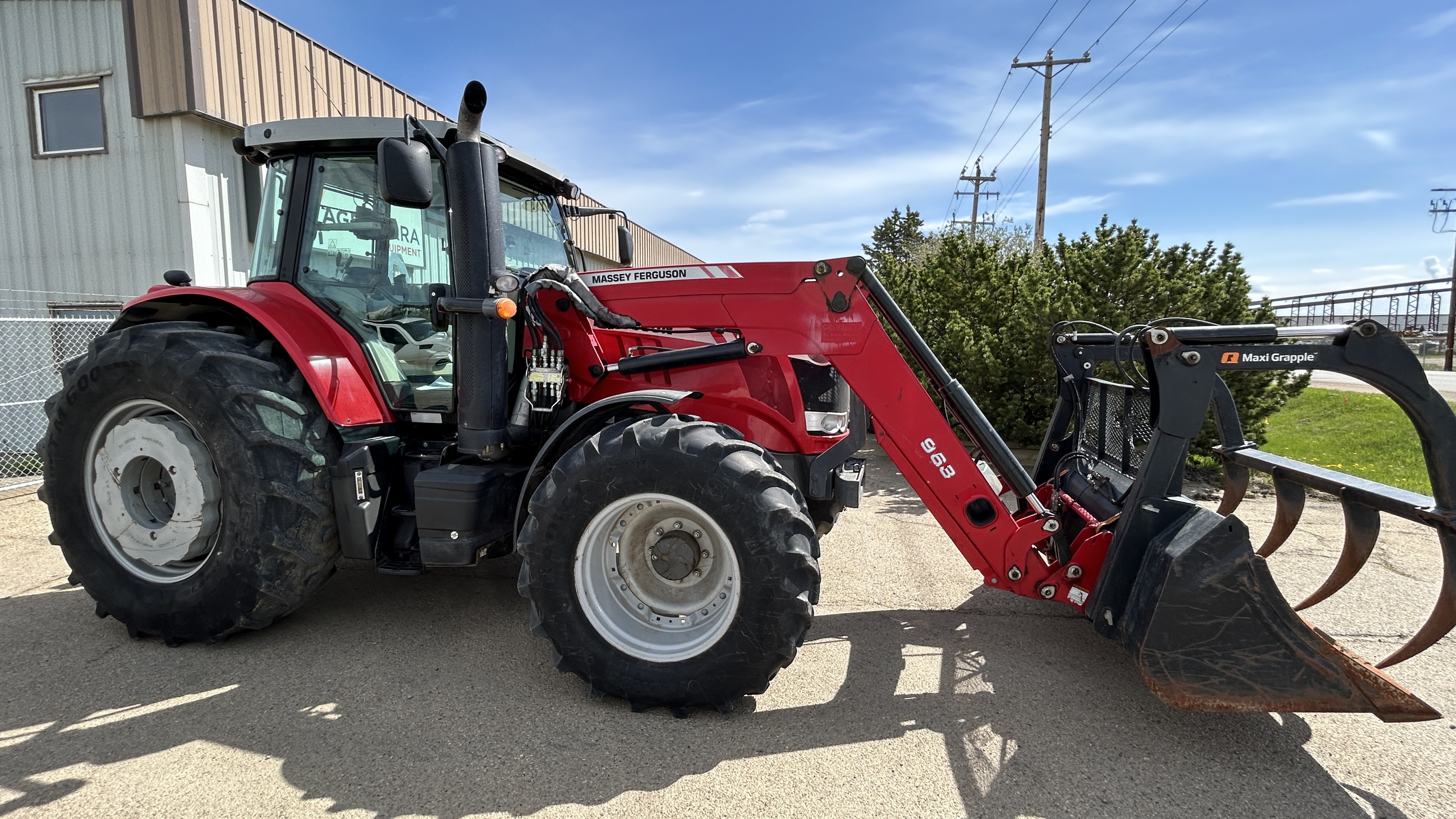2016 Massey Ferguson 7715 Tractor Loader