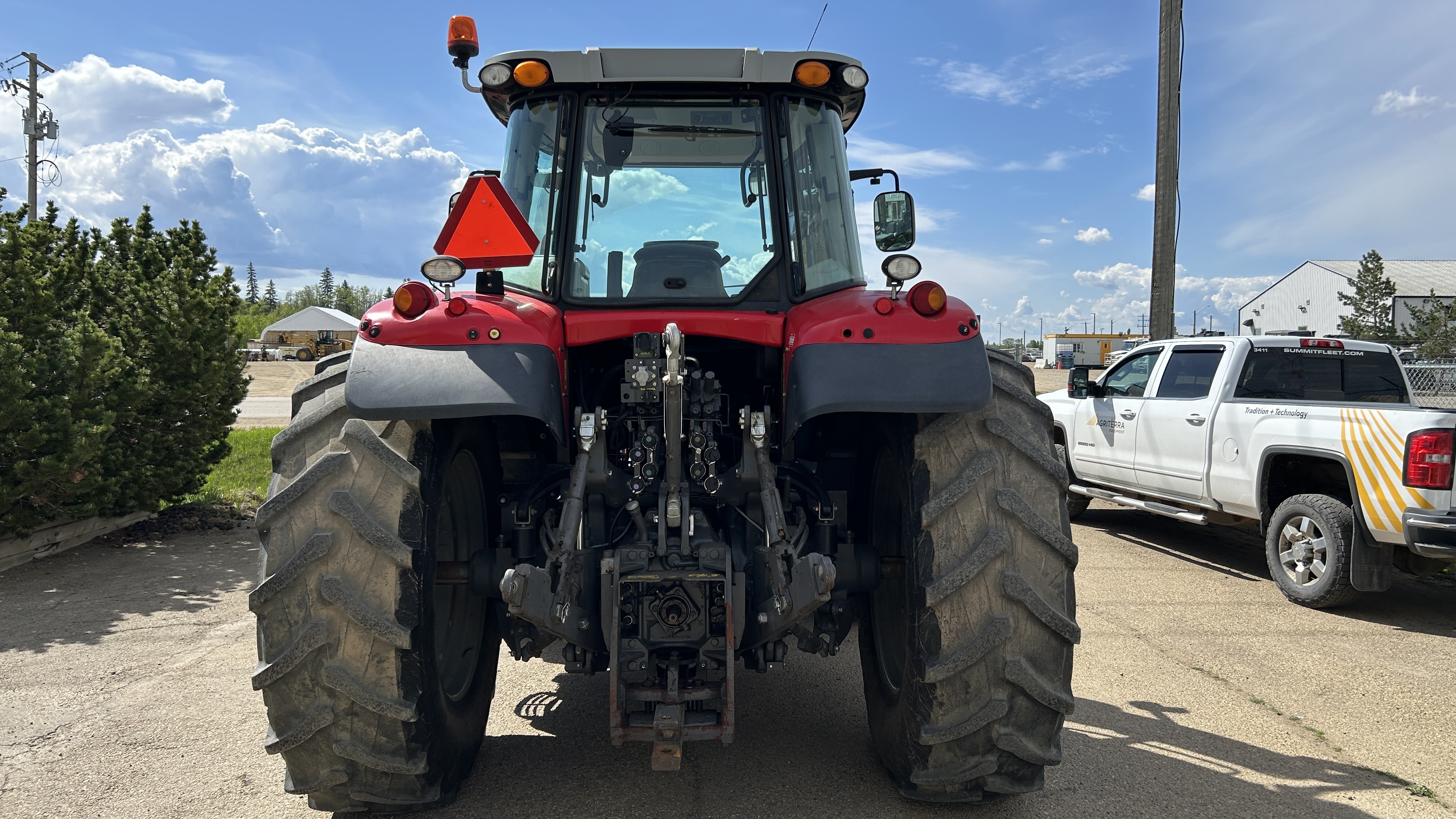 2016 Massey Ferguson 7715 Tractor Loader