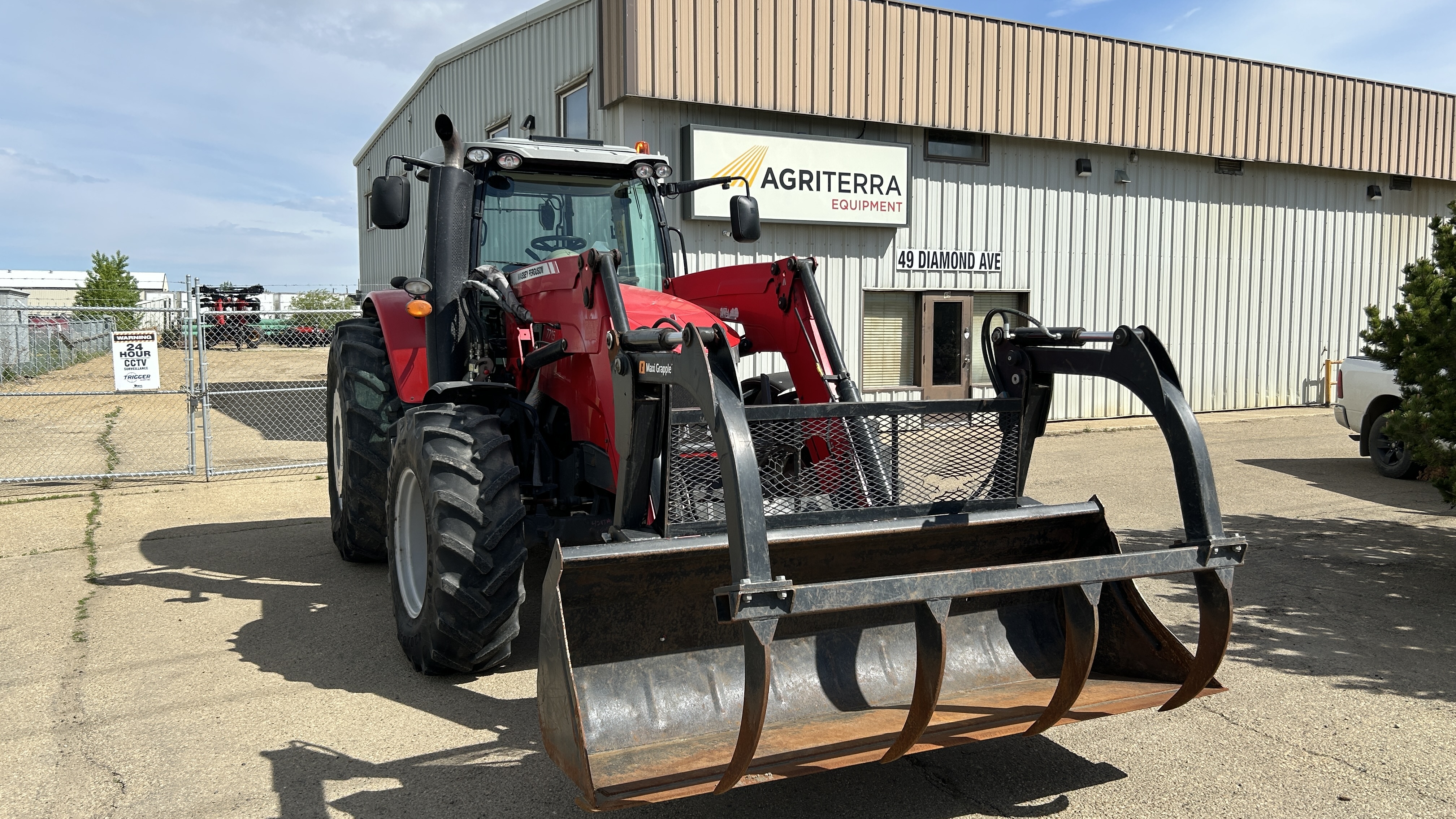2016 Massey Ferguson 7715 Tractor Loader