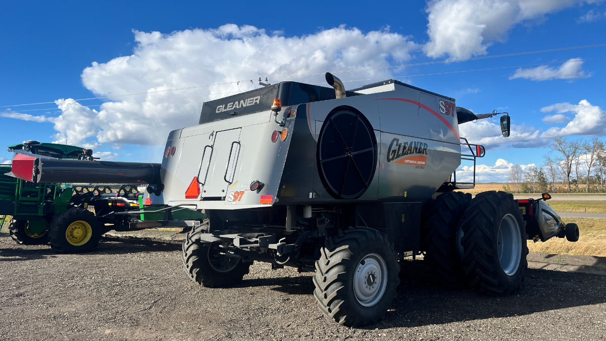 2023 Gleaner S97 Combine