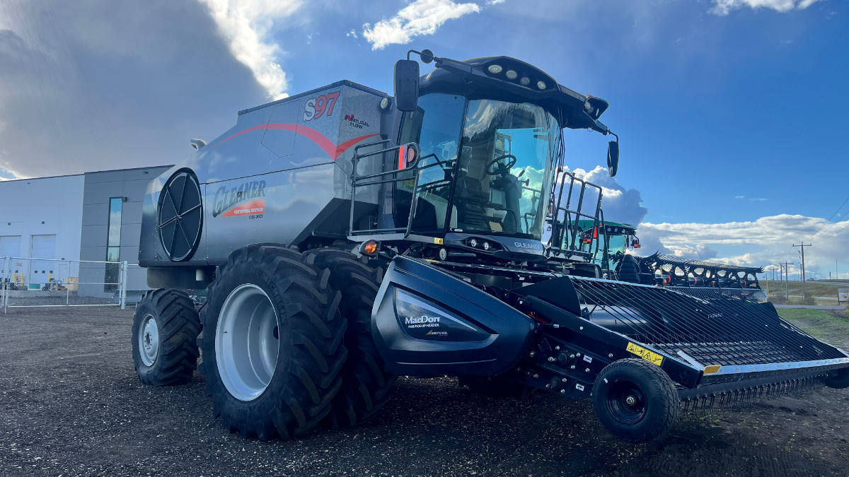 2023 Gleaner S97 Combine