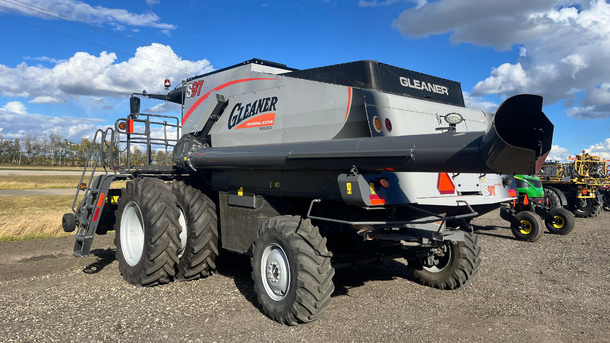 2023 Gleaner S97 Combine