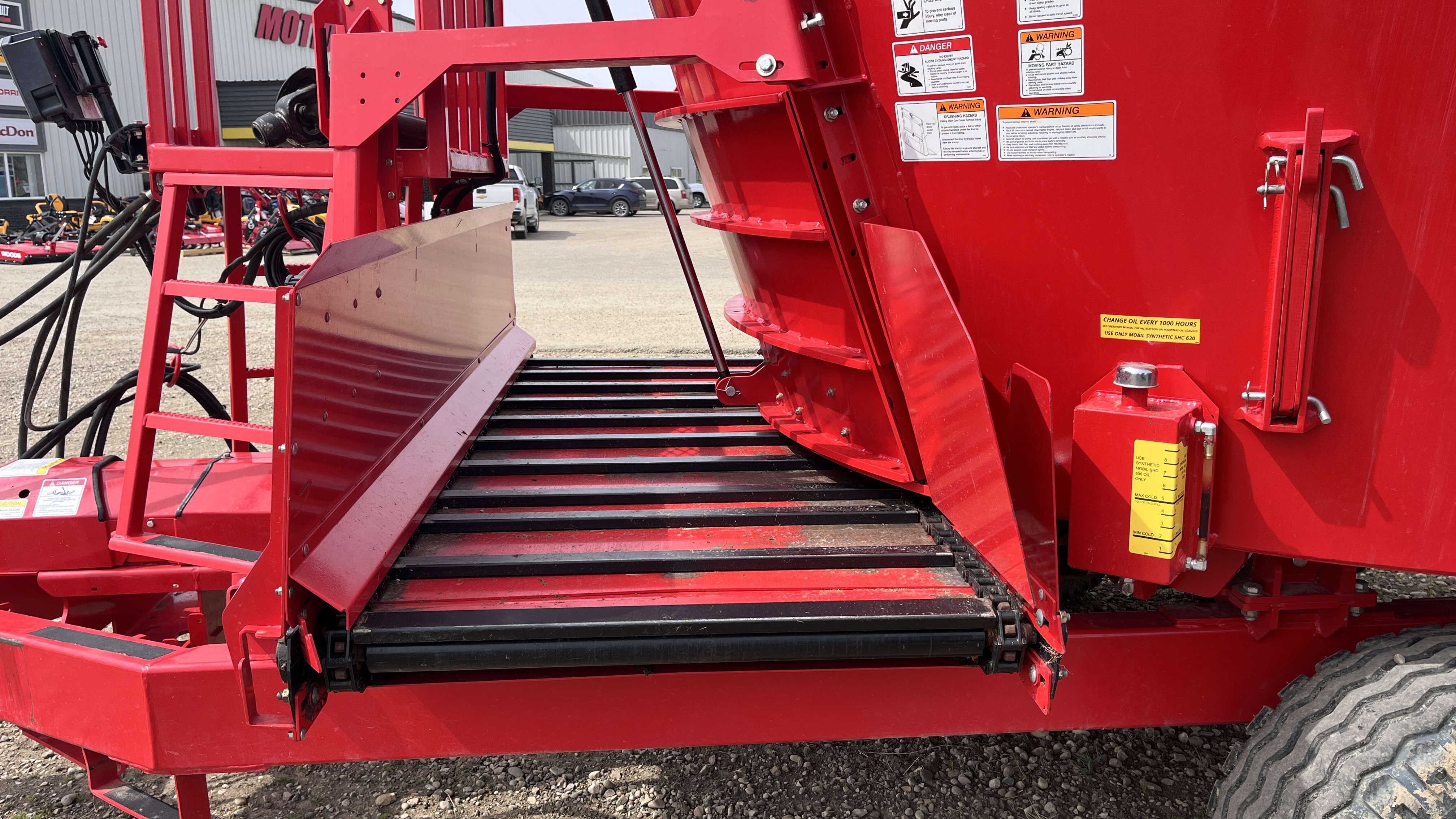 2023 NDE FS550L Vertical Feed Mixer