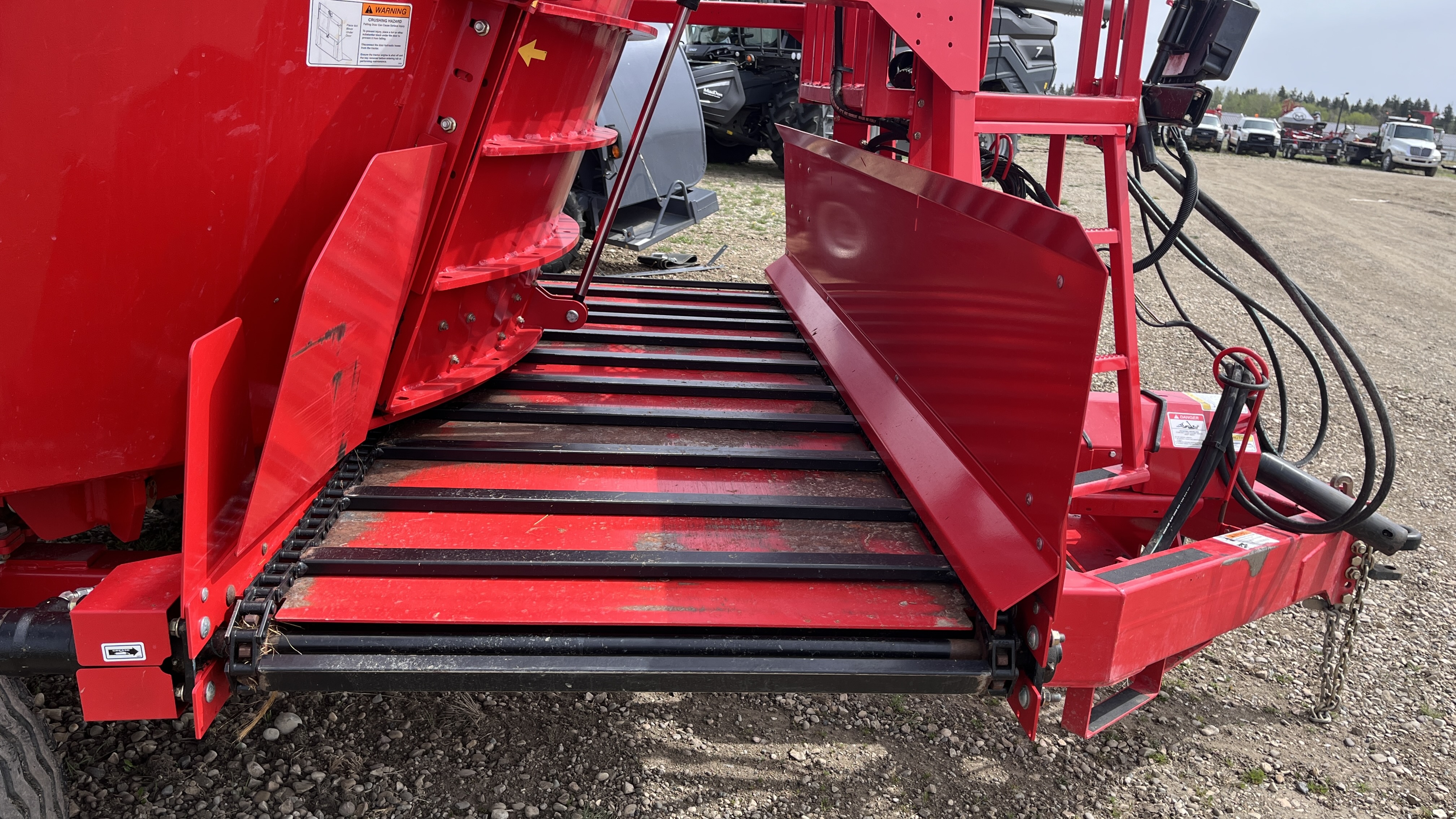 2023 NDE FS550L Vertical Feed Mixer