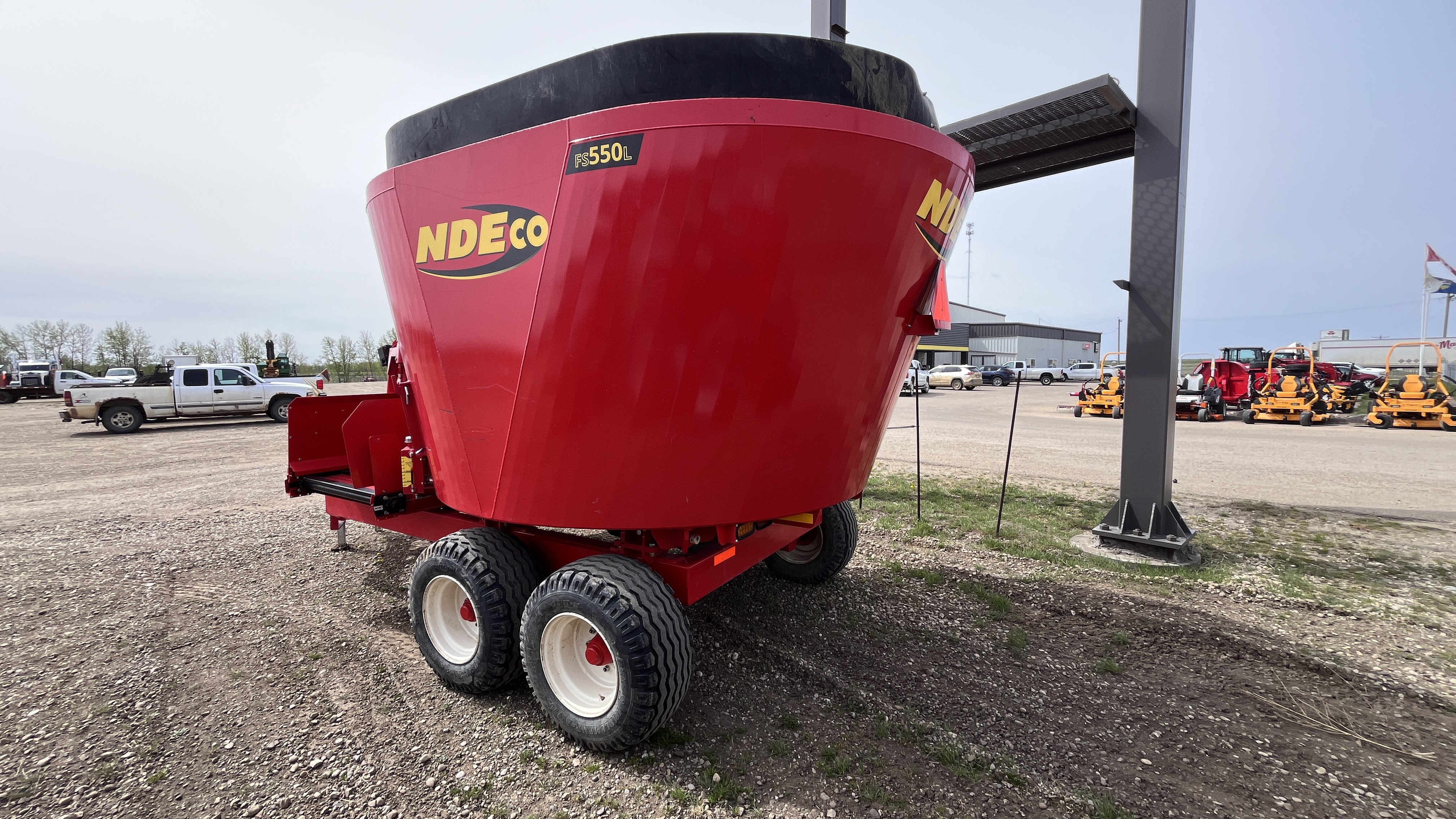 2023 NDE FS550L Vertical Feed Mixer