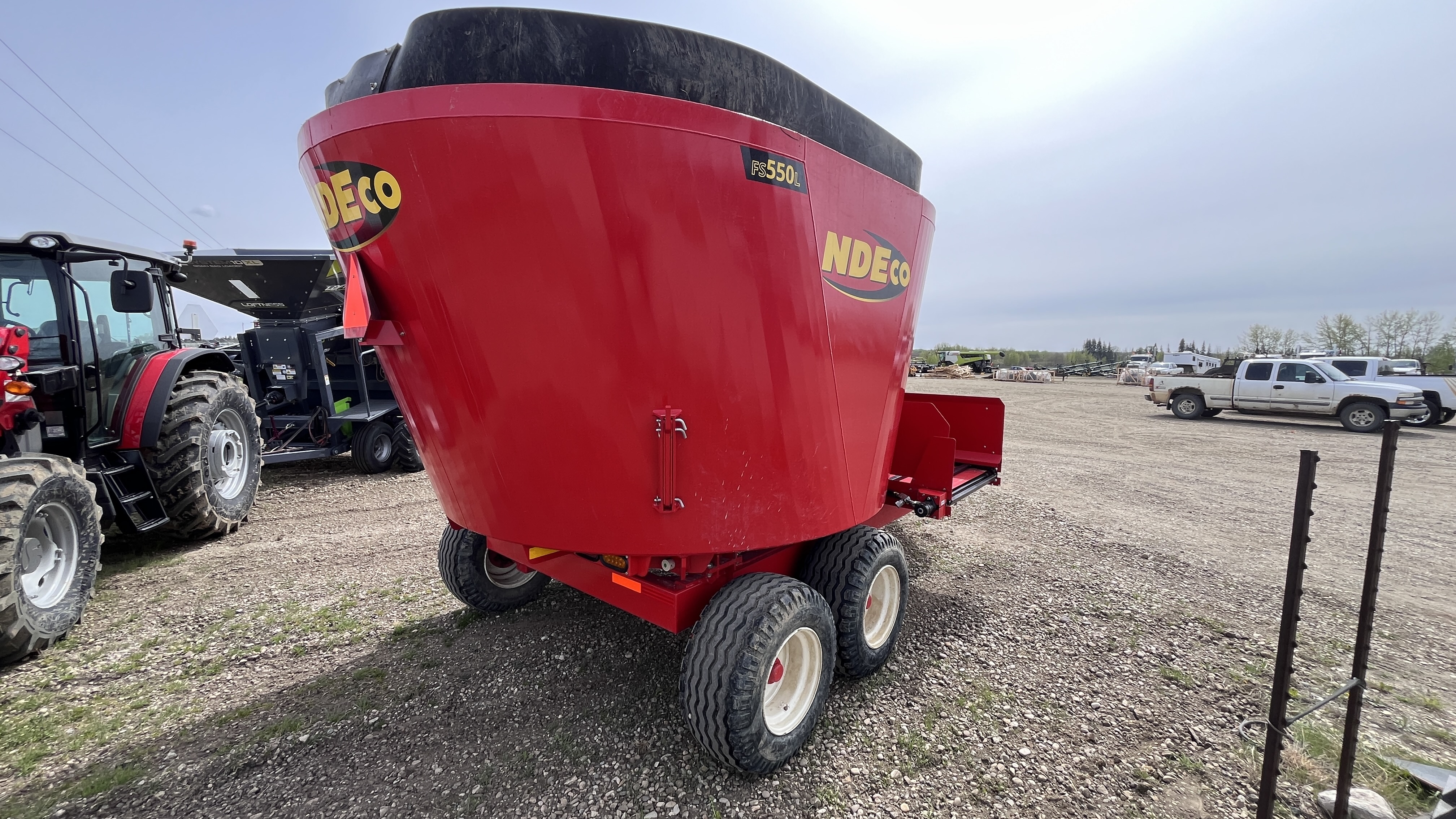2023 NDE FS550L Vertical Feed Mixer