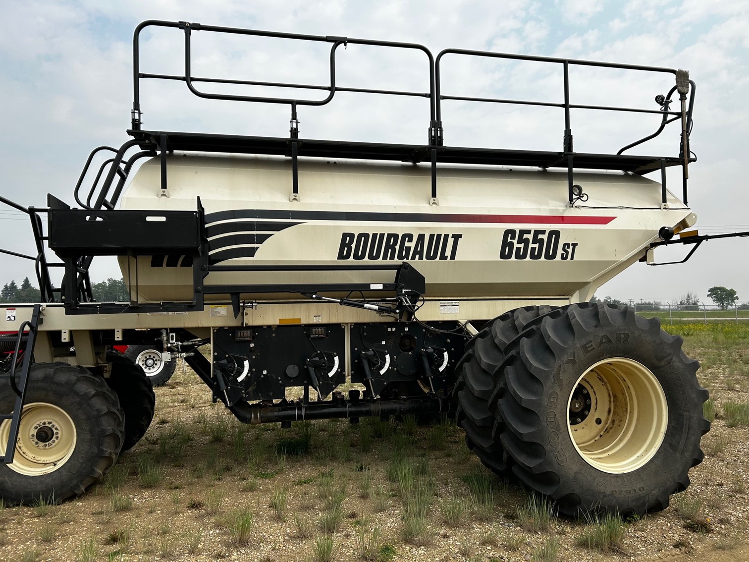2013 Bourgault 6550ST Air Tank/Cart