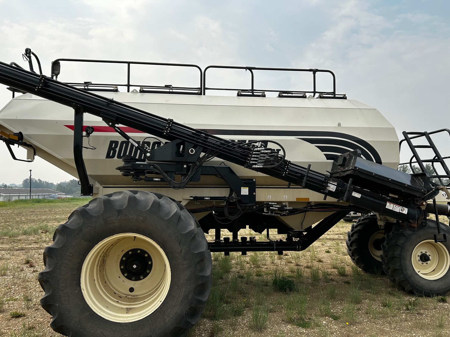 2013 Bourgault 6550ST Air Tank/Cart