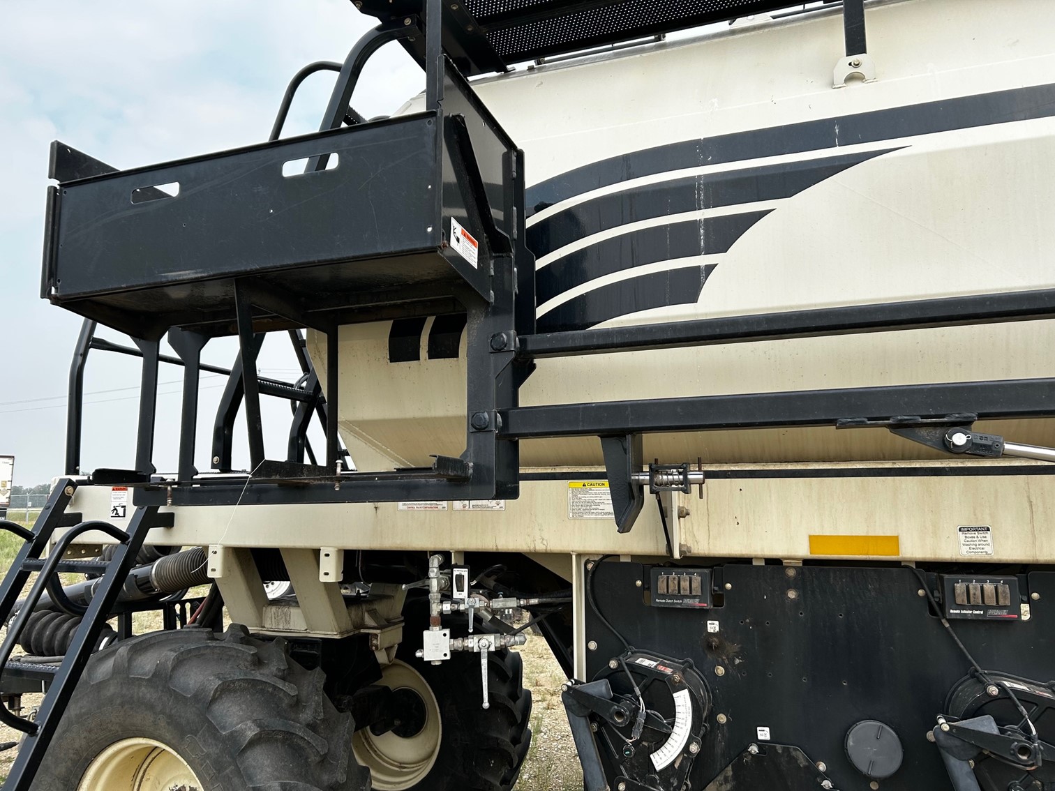 2013 Bourgault 6550ST Air Tank/Cart