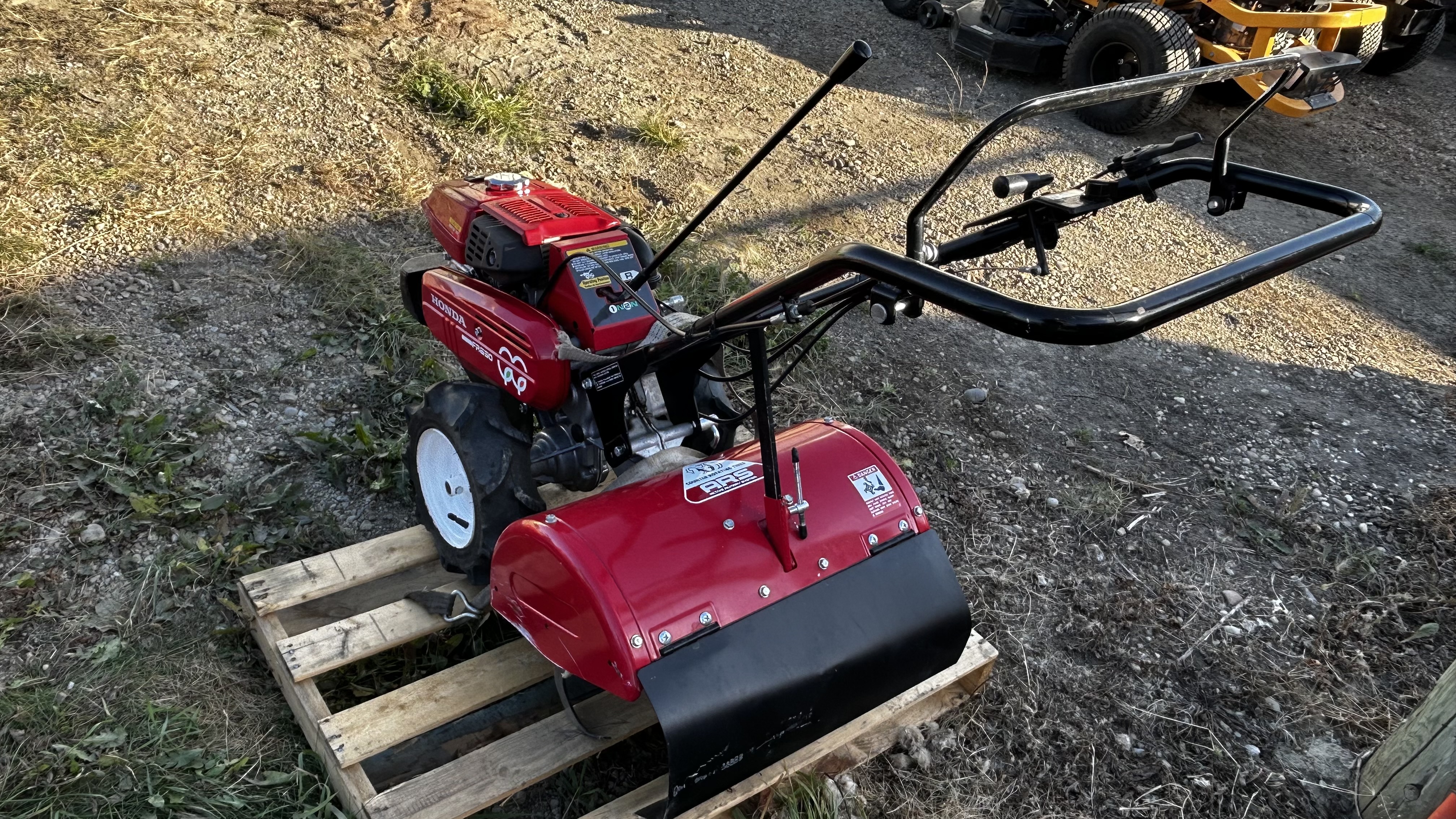 2009 Massey Ferguson GC2400L Tractor Compact