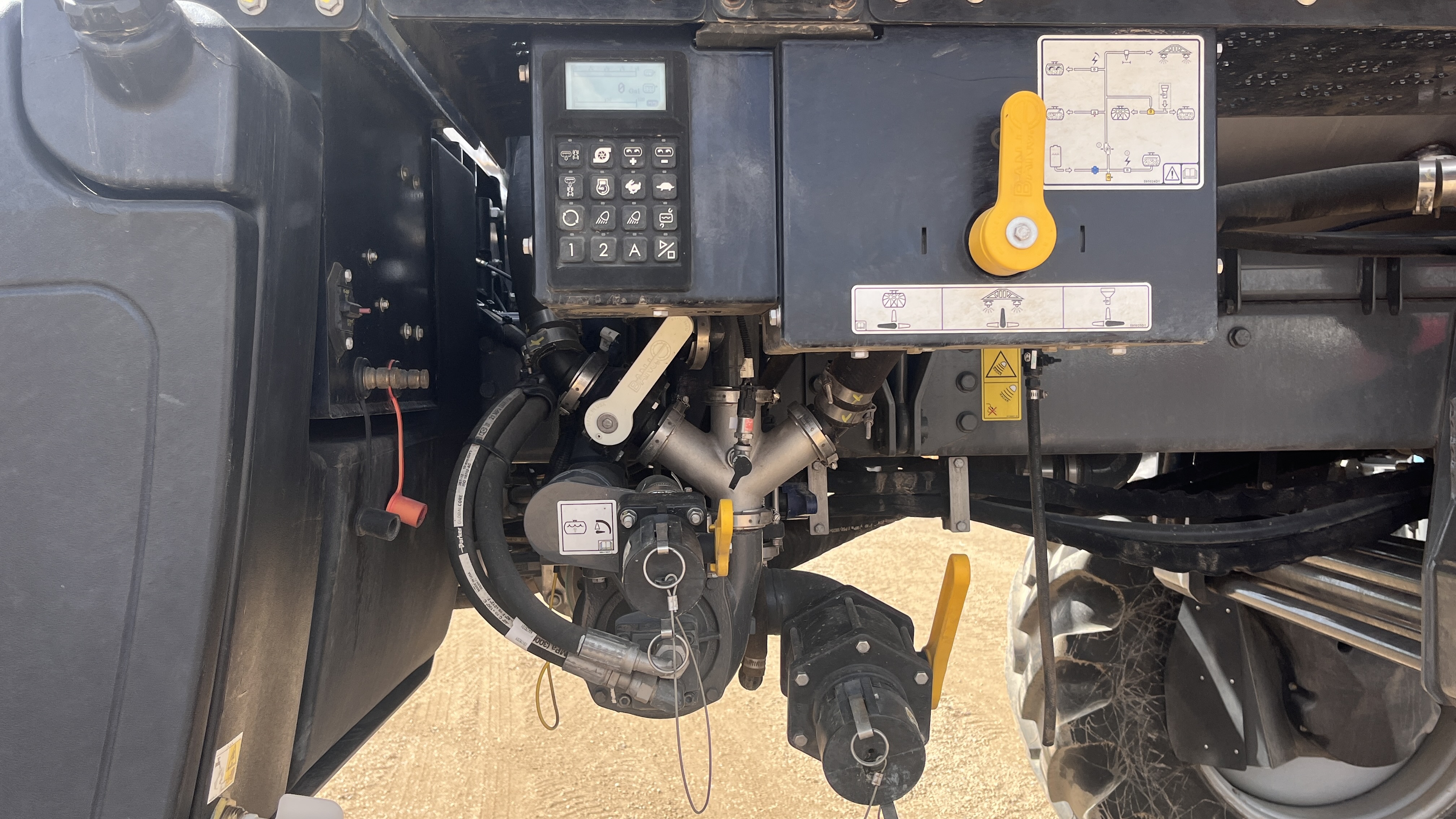 2018 RoGator 900C Sprayer