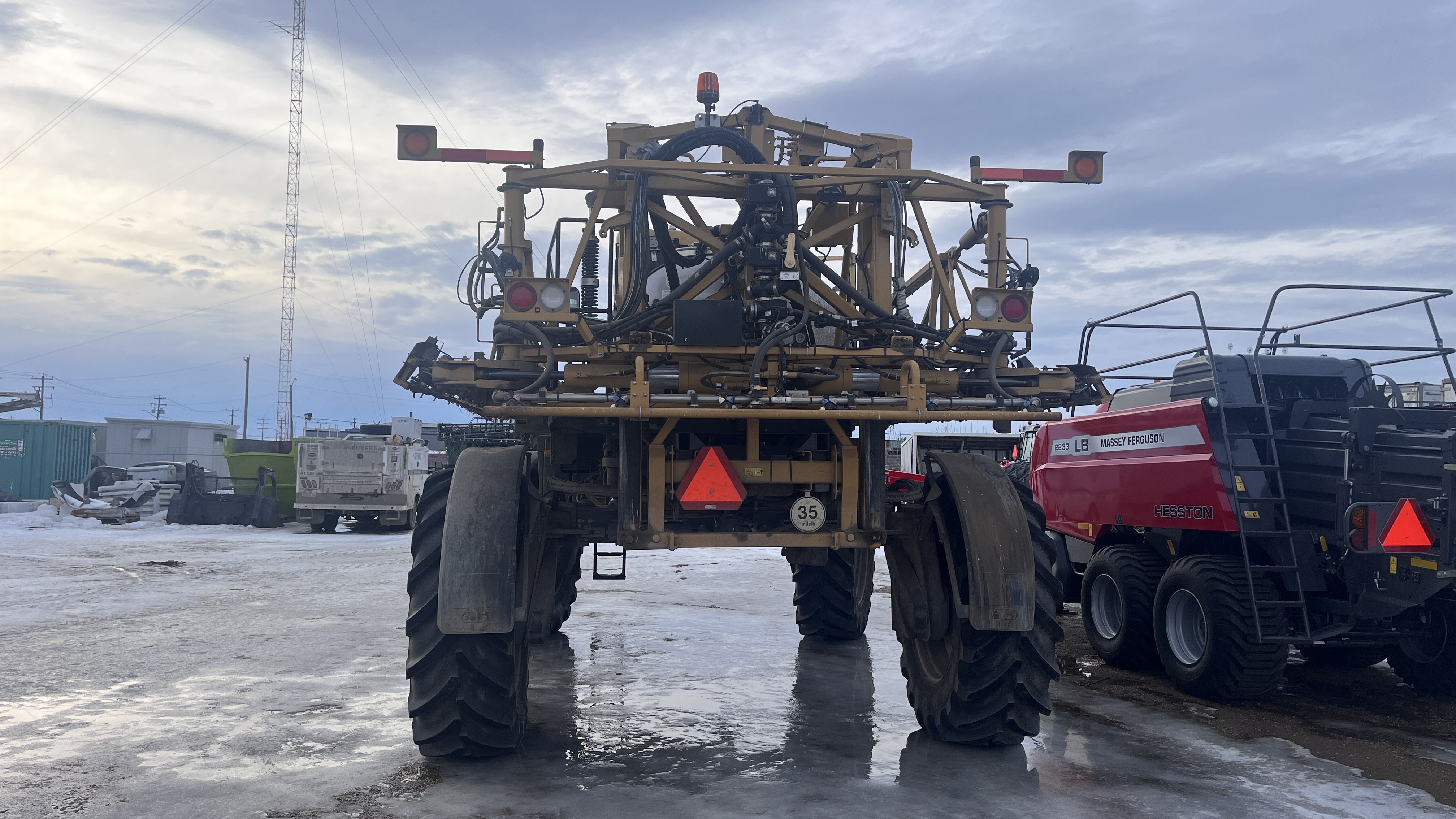 2018 RoGator 900C Sprayer