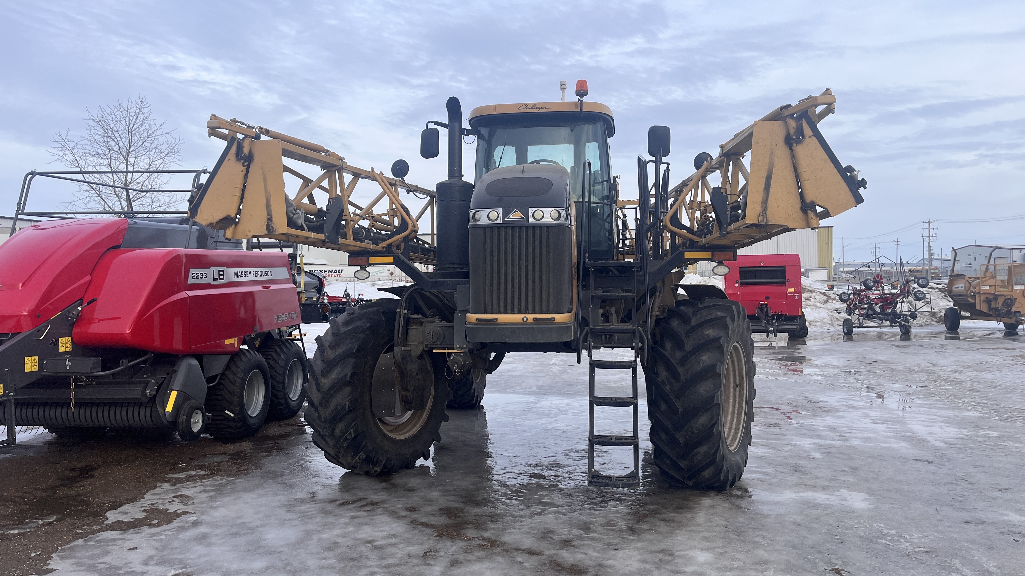 2018 RoGator 900C Sprayer