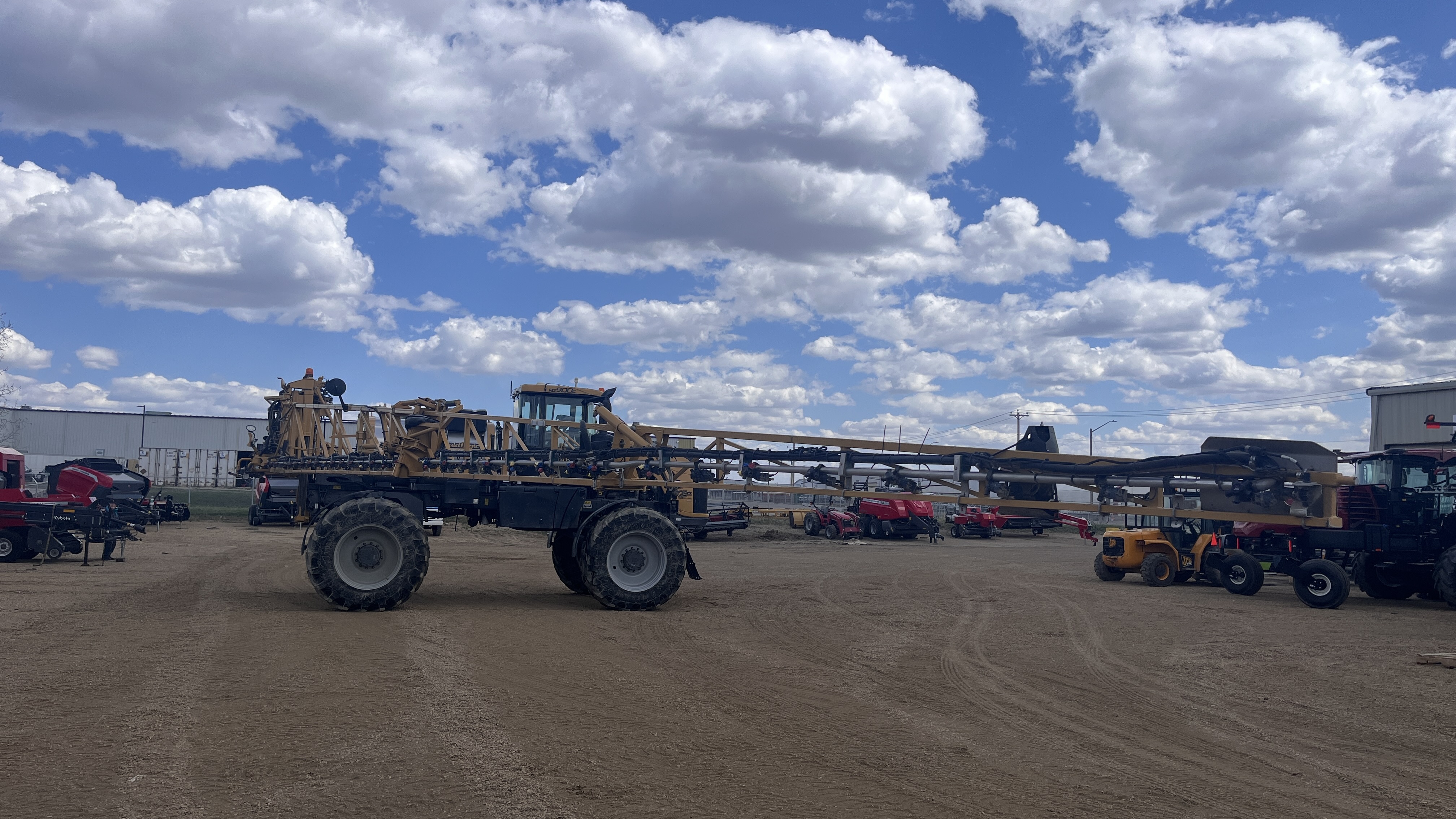 2018 RoGator 900C Sprayer