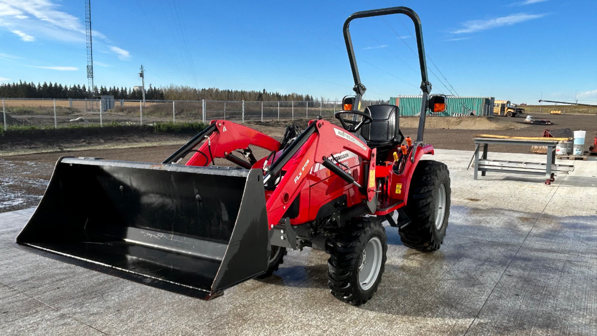 2022 Massey Ferguson 1526 Tractor