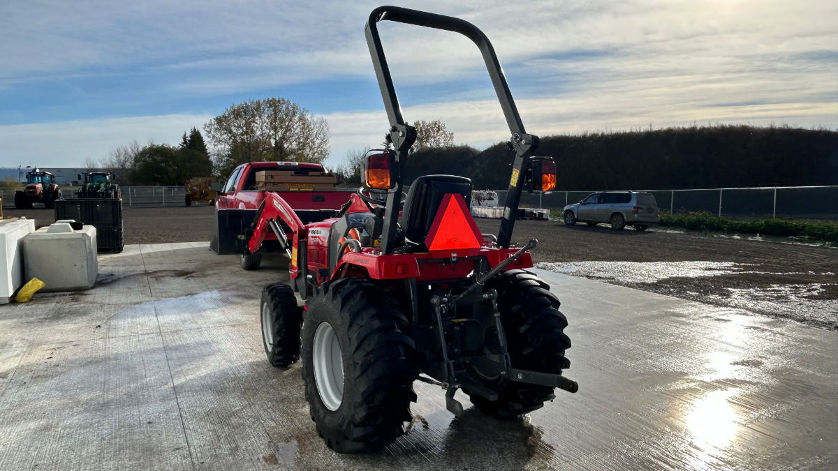 2022 Massey Ferguson 1526 Tractor