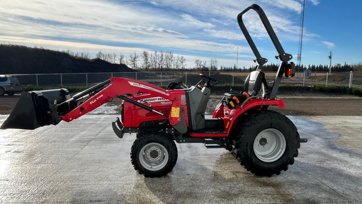 2022 Massey Ferguson 1526 Tractor
