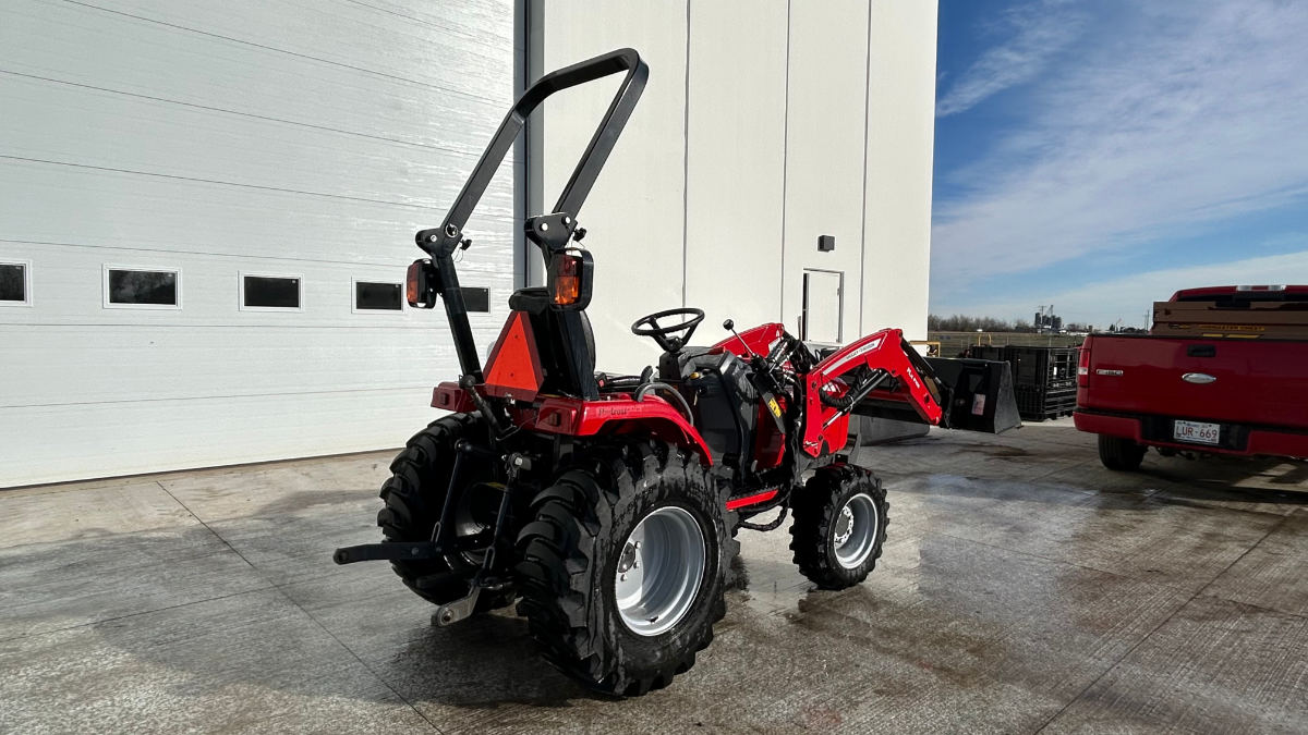 2022 Massey Ferguson 1526 Tractor