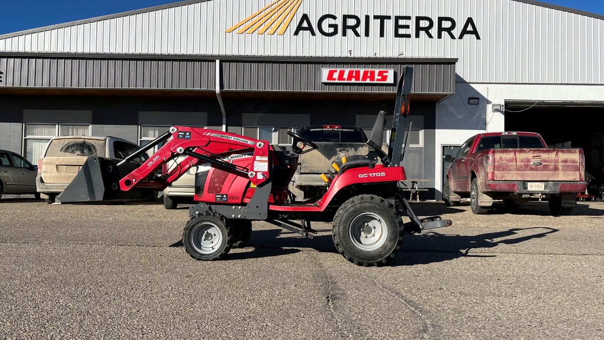 2015 Massey Ferguson GC1705 Tractor