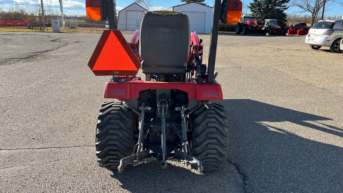 2015 Massey Ferguson GC1705 Tractor