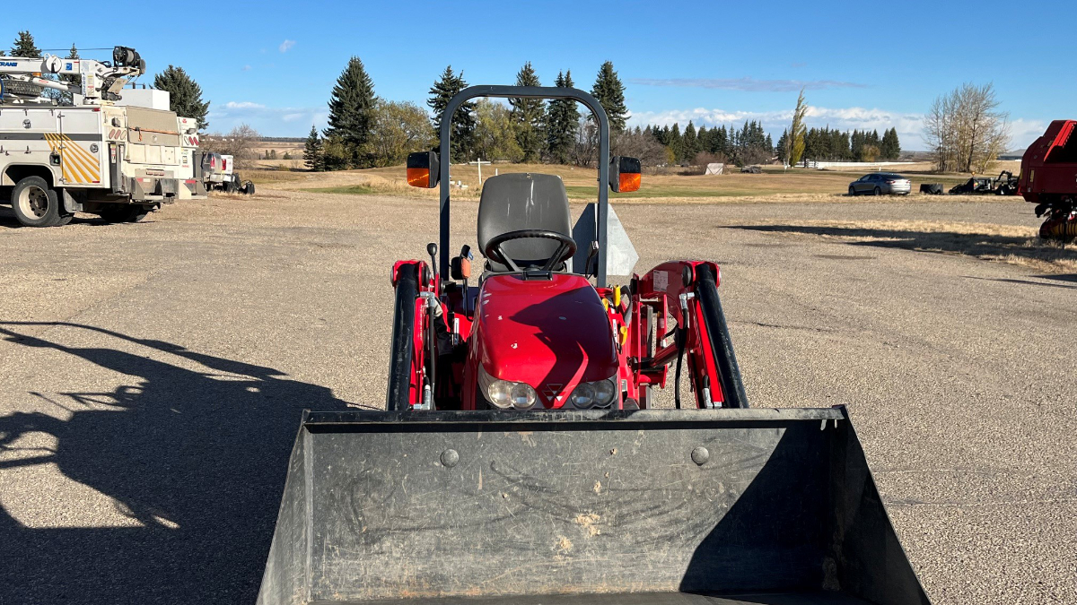 2015 Massey Ferguson GC1705 Tractor