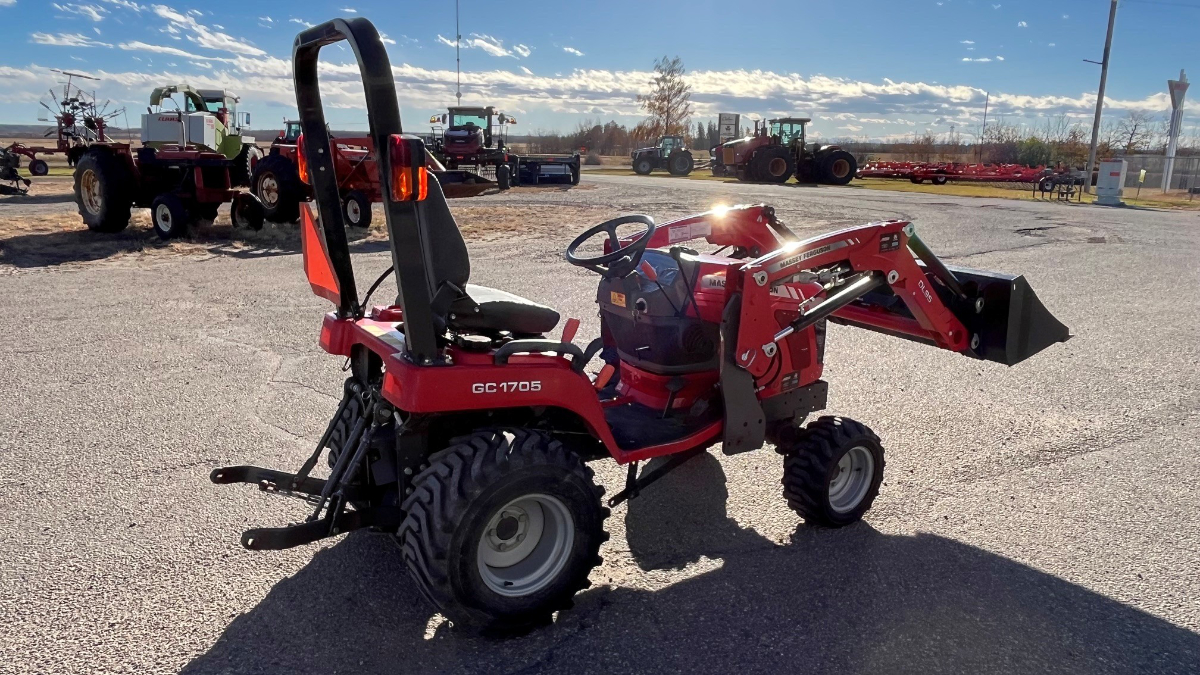 2015 Massey Ferguson GC1705 Tractor