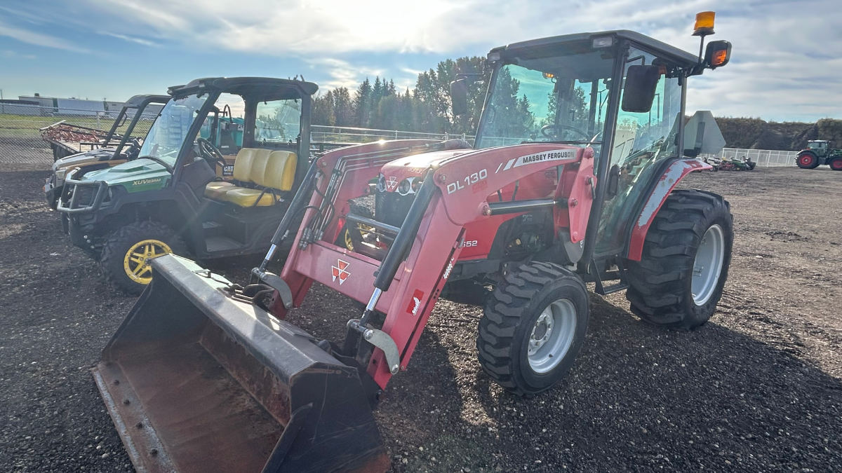 2009 Massey Ferguson 1652 Tractor